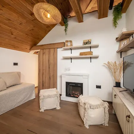 公寓 Gurgulyat View - 1 Bedroom Loft *
