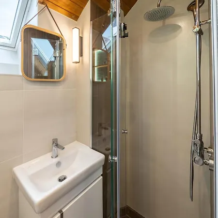 Gurgulyat View - 1 Bedroom Loft Lejlighed *